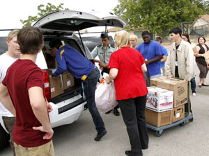 Cove students deliver aid to Bastrop wildfire victims
